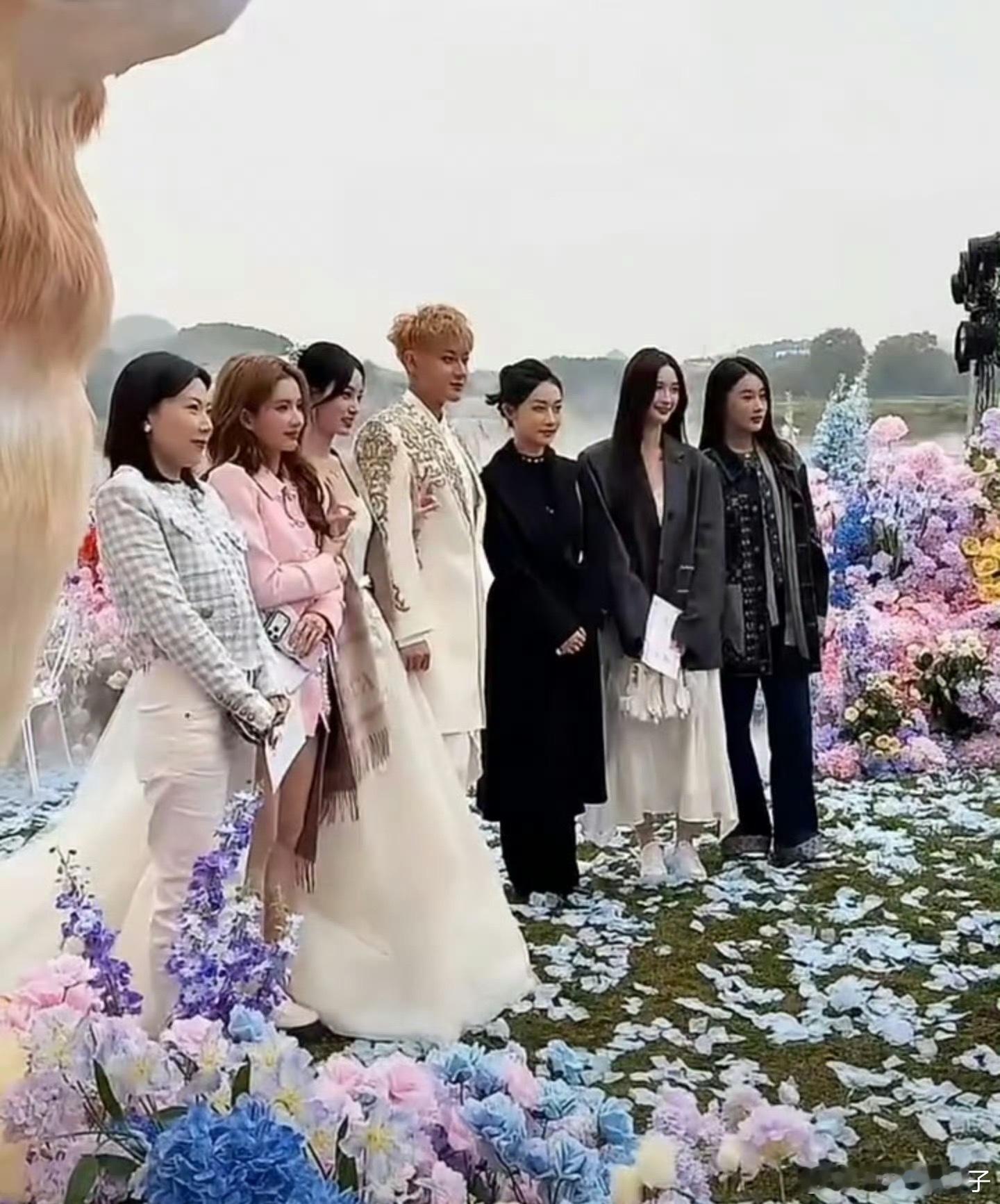 黄子韬解释没邀请粉丝到婚礼现场这图比诺基亚拍的还糊​​​