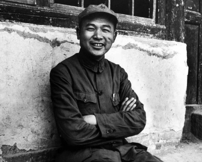 1933年，红28军军长徐海东，活捉国民党军旅长刘书春。刘书春毕业于保定军校