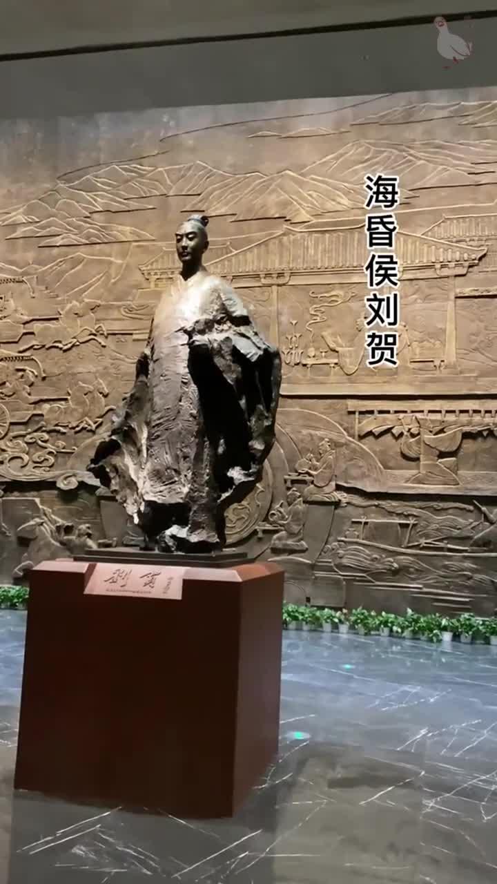 公元前59年，海昏侯刘贺走完了34岁的人生，他的家人偷偷做了些手脚，在靠近他腹部