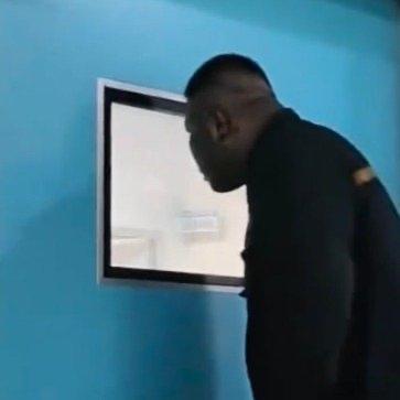 最近山西有位矿工丈夫火出了圈——妻子突然临产，他刚从井下升井，脸上、身上全是黑黢