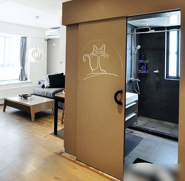 谁家里没为厕所门犯过愁？最近刷到好多人说，厕所门不能正对入户门、卧室、厨房，这可