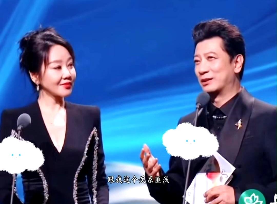 谁能想到，白玉兰颁奖礼上最出圈的，不是奖项本身，而是闫妮那一脸“我听懂了但又没完