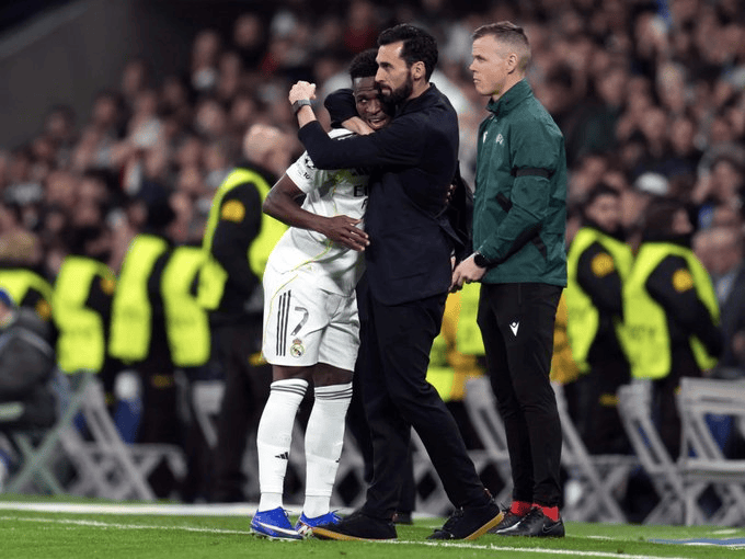 阿韦洛亚: 维尼修斯拥抱的不只是我, 更是整个皇马球迷群体