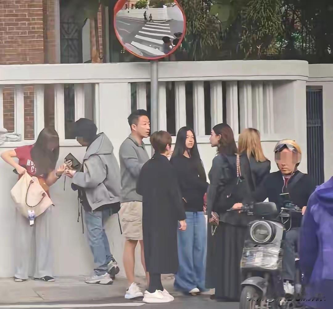 汪小菲在大S去世一周年忌日带孩子们去广州旅游，是为了带孩子们散心。玥儿其实什