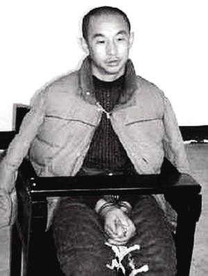 1999年4月9日，在豫陕皖苏四省跳跃作案，疯狂行凶，杀死77人的特大杀人抢劫强