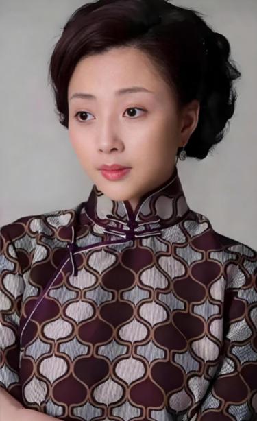 32集谍战剧，殷桃李依晓领衔主演，多位老戏骨同台飙戏，剧情看点十足，收视强劲，剧