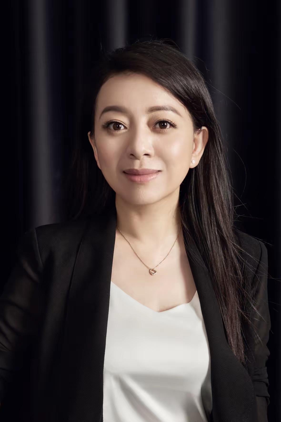 陈丹霞，80后，广东普宁人，广东女富豪，她是立白集团创始人陈凯臣的长女，出生广东