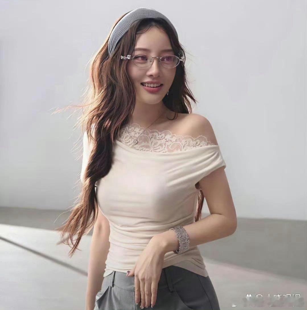 李﻿小璐⁠‌现在‌跟以前比，变化‍﻿是‏真的太‌‍大了，‍差点‌都认不出来了‌﻿