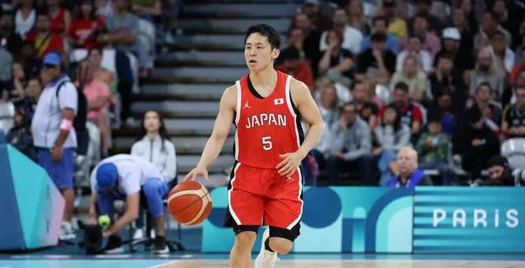 为何日本男篮在亚洲杯上不堪一击？讲真，日本在非本土办的杯赛上就没取得过什