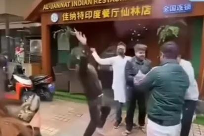 6月12日傍晚，南京仙林大学城一条临街人行道上，约20名印度籍人士突然聚众狂欢，