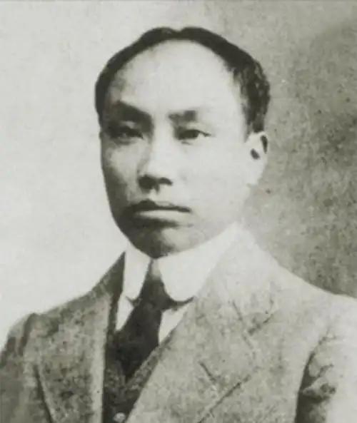 陈独秀是一个有争议的人物，但有几点，几无争议：1、和胡适鲁迅一道，倡导白话文；2