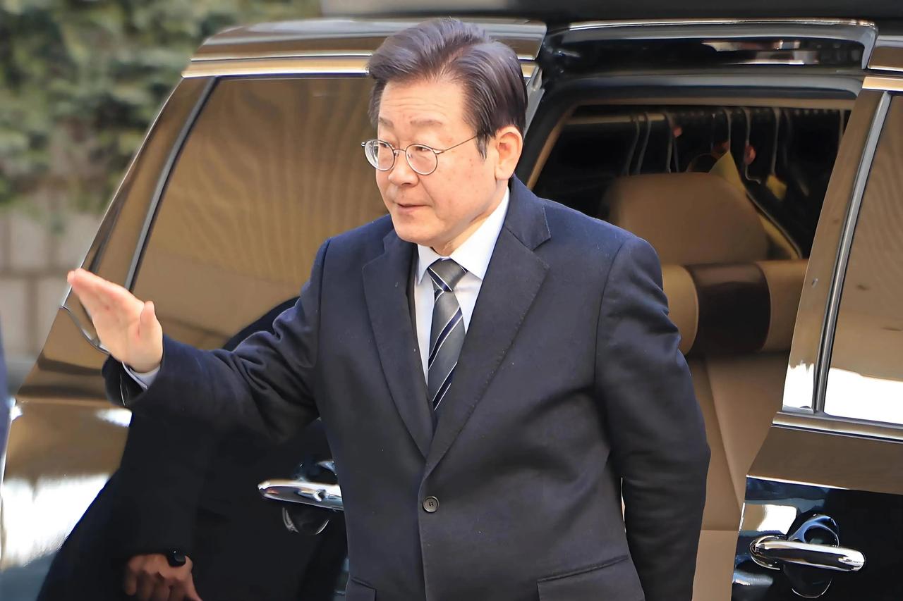 李在明提出修改韩国总统五年单任制，改成四年可连任两届，这一步直接触碰了韩国自19