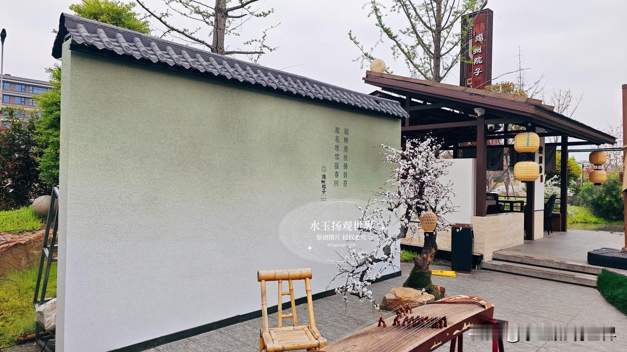 谁能想到在扬州大运河畔，竟藏着这样一座能把淮扬菜吃进骨子里的神仙院子，刚走到门口