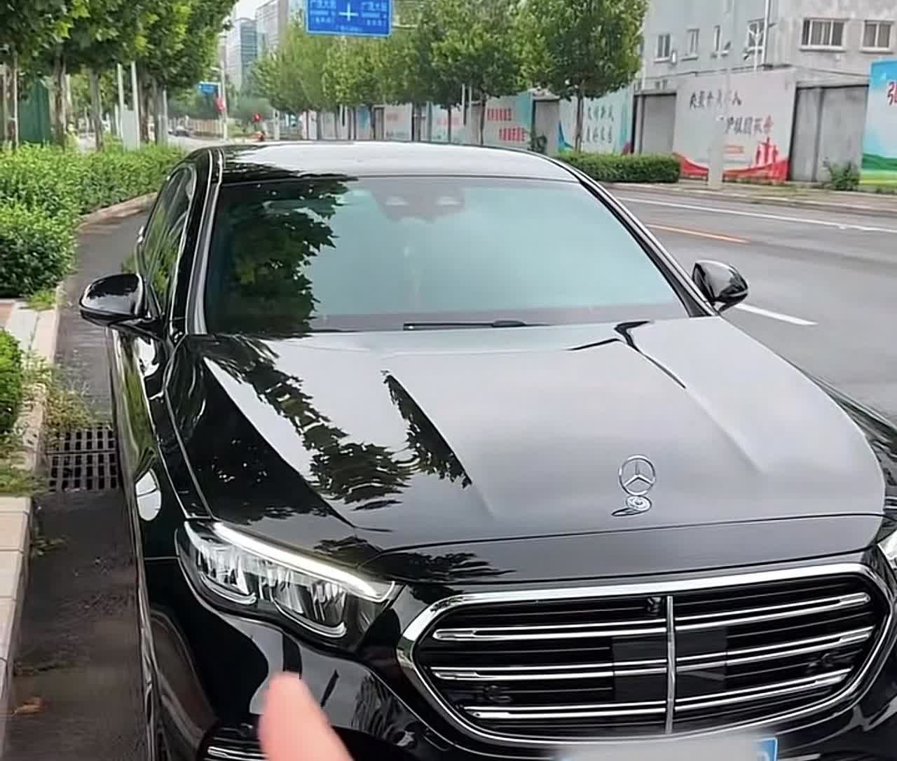 叫我如何说你好都快50万的车了，奔驰E级你连这些都能减配多款车型