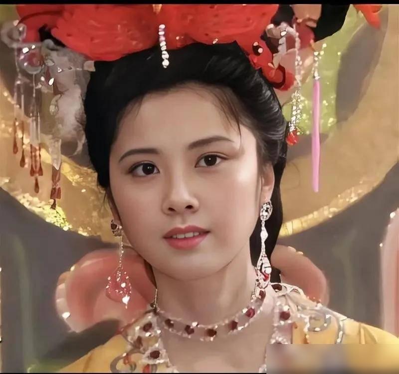 别再同情杨春霞了，她从头到尾就是杨洁导演献给《西游记》的一件“祭品”。为了骗