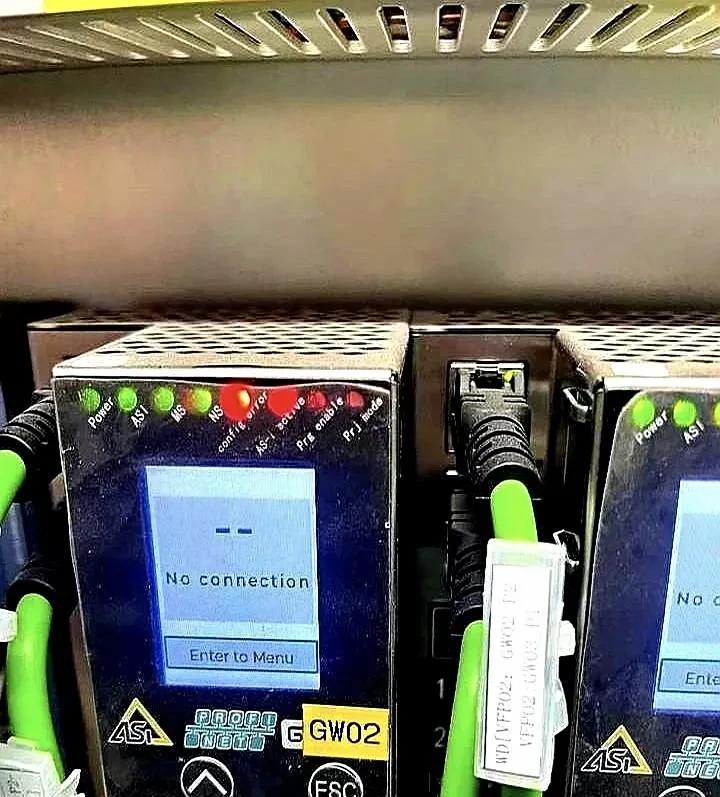 今天面试了一个高级电气工程师，号称20多年经验，开价2万，5天8小时。我说先去车
