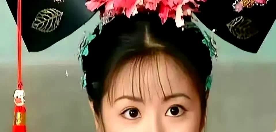 看了这么多版本的紫薇，只有林心如是天选紫薇。同样的发型换上林心如后，颜值