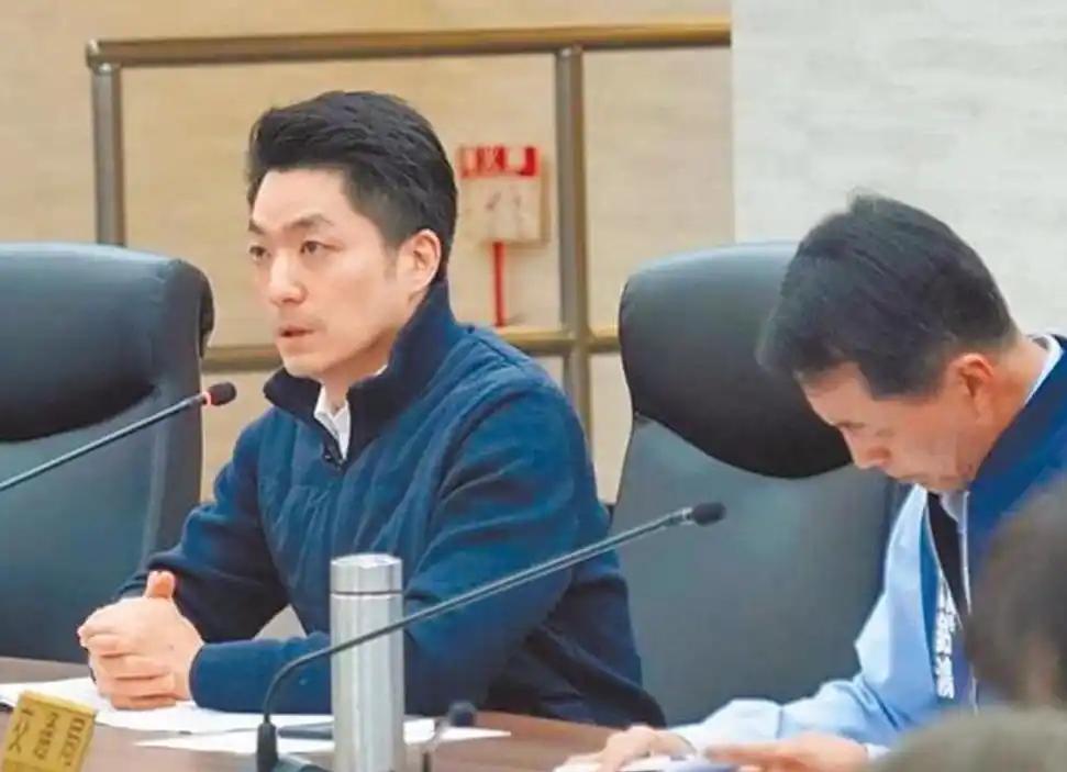 台北市长蒋万安接受专访谈到两岸时表示，“我是台湾人，我就是中华民国的国民。”