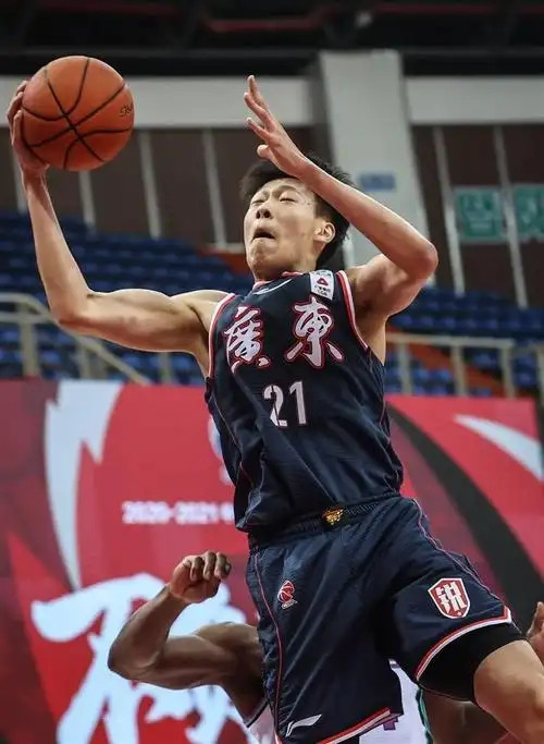 广东男篮弯道超车！2026年8月25日俱乐部官方宣布内纳德亚科夫列维奇接主教练，助理教练为何塞普玛丽