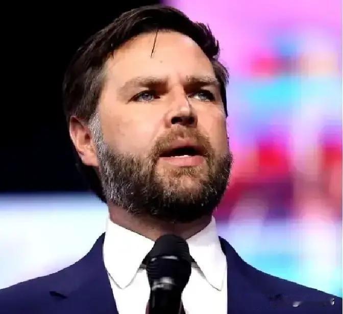 “美国副总统万斯当众说出这句话，台下一片沉默……”这话不是中国官媒说的，而是