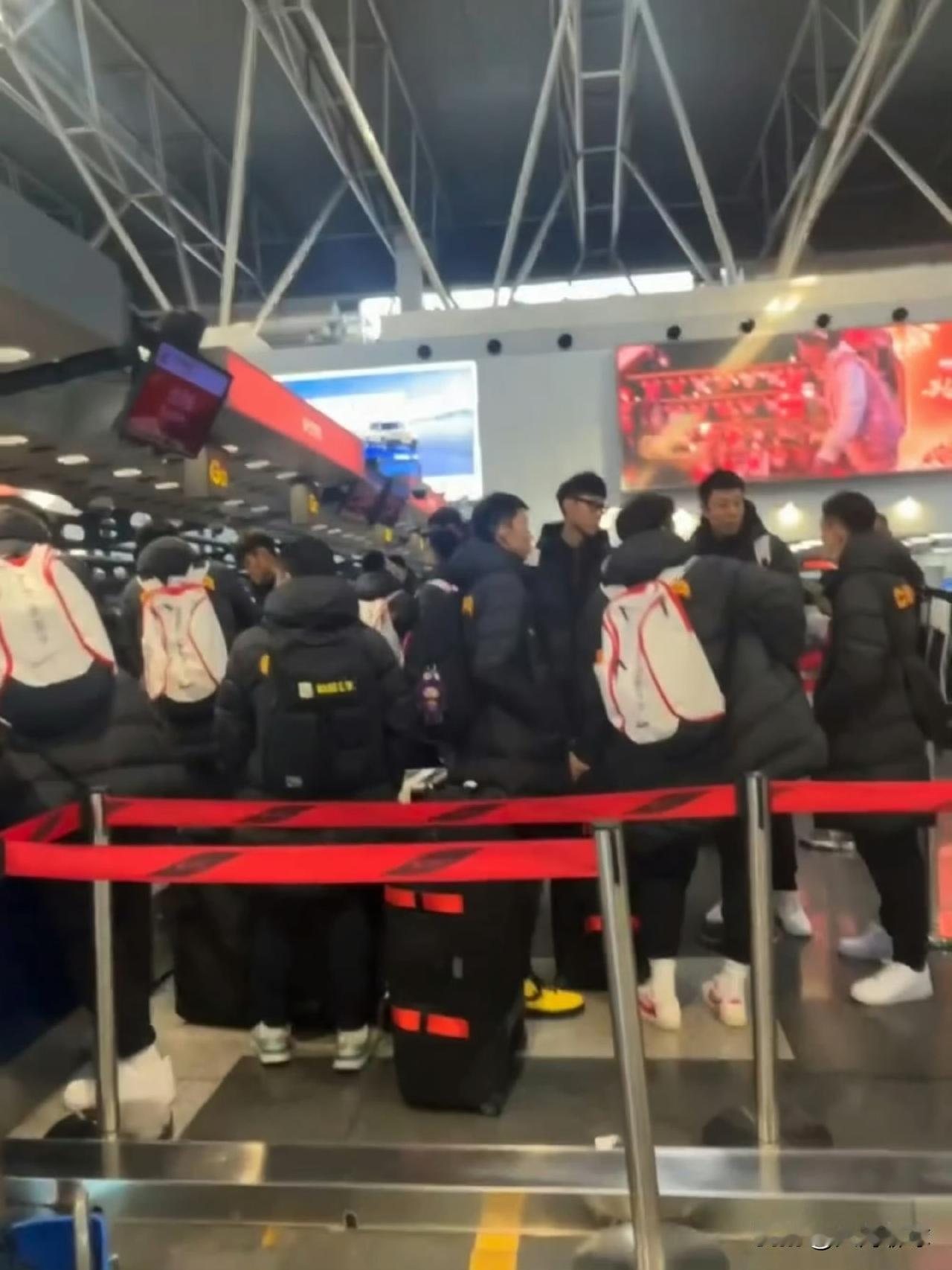 2月26日中国男篮客场赴战日本男篮，此为世预赛亚洲赛区第二窗口期的首场比赛，比赛