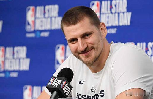 挺不错的约老师！约基奇谈小迷弟杨瀚森：“杨瀚森想亲我？”“哈哈哈。”