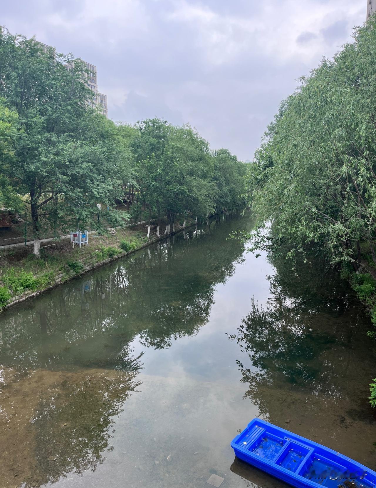 为什么劝年轻人来大城市？不光挣钱多，这两样东西小地方给不了跟朋友聊天，说到一