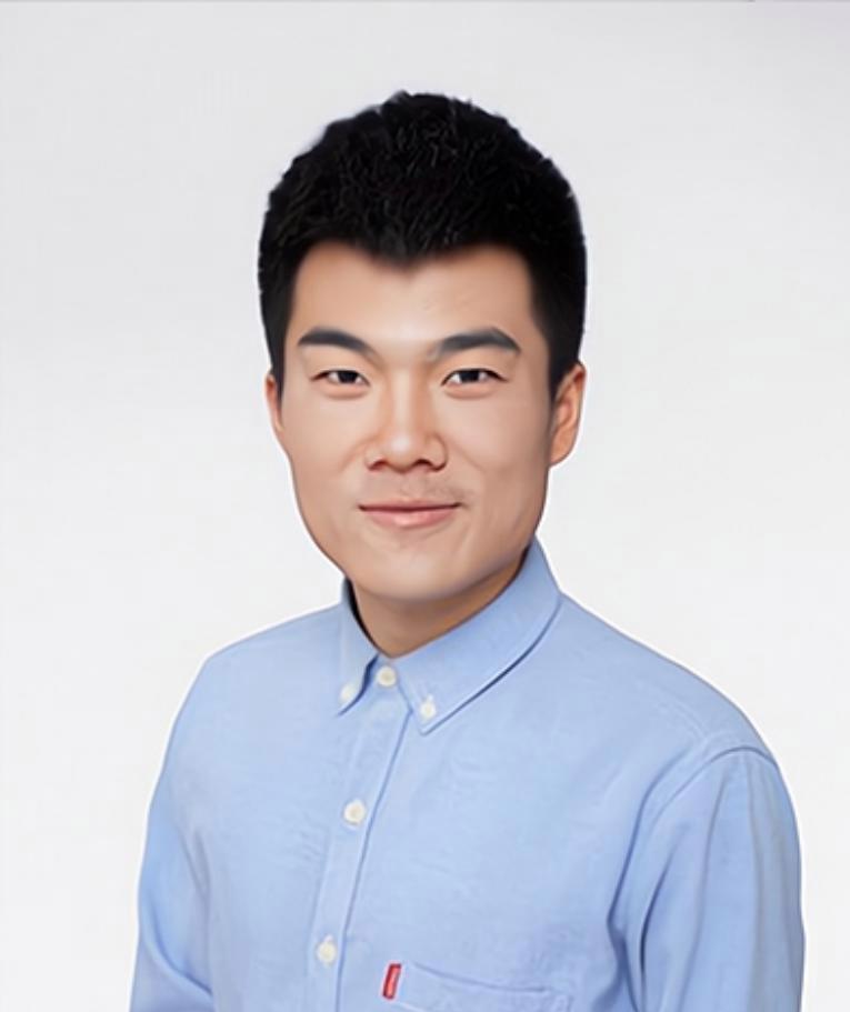 一次在直播间，余华向董宇辉抱怨：“迟子建的书，你卖了300万册，而我的《活着》才