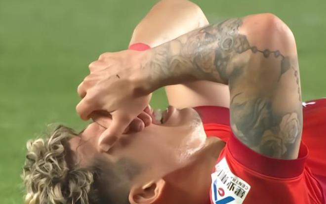 河南队再遭困局，“小蛋糕”成了英博反击的利器！4月18日，河南队客场对阵大连