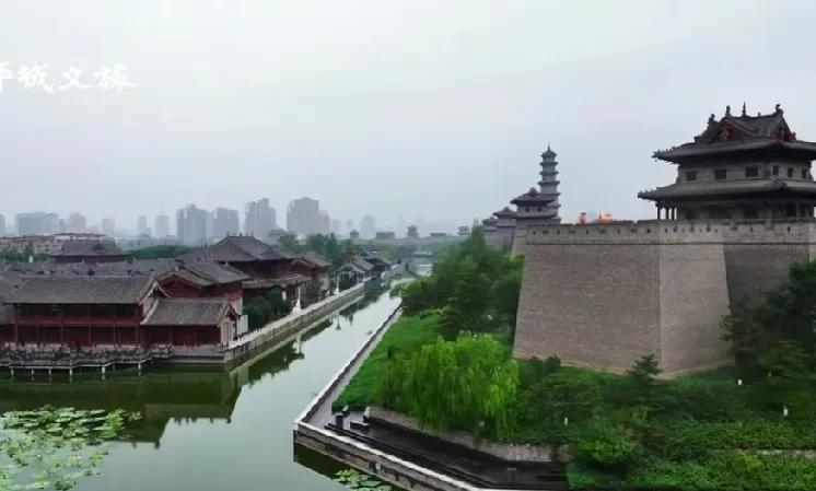 一个西安游客逛完大同古城墙后，不淡定了！昨天上午他才来大同，下午去了大同古城，