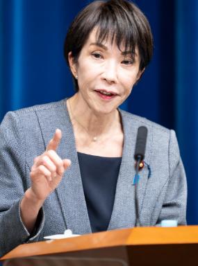 高市早苗这张嘴是真能惹祸，近期她表示自己近期的发言有错误，日元的汇率没有绝对好跟