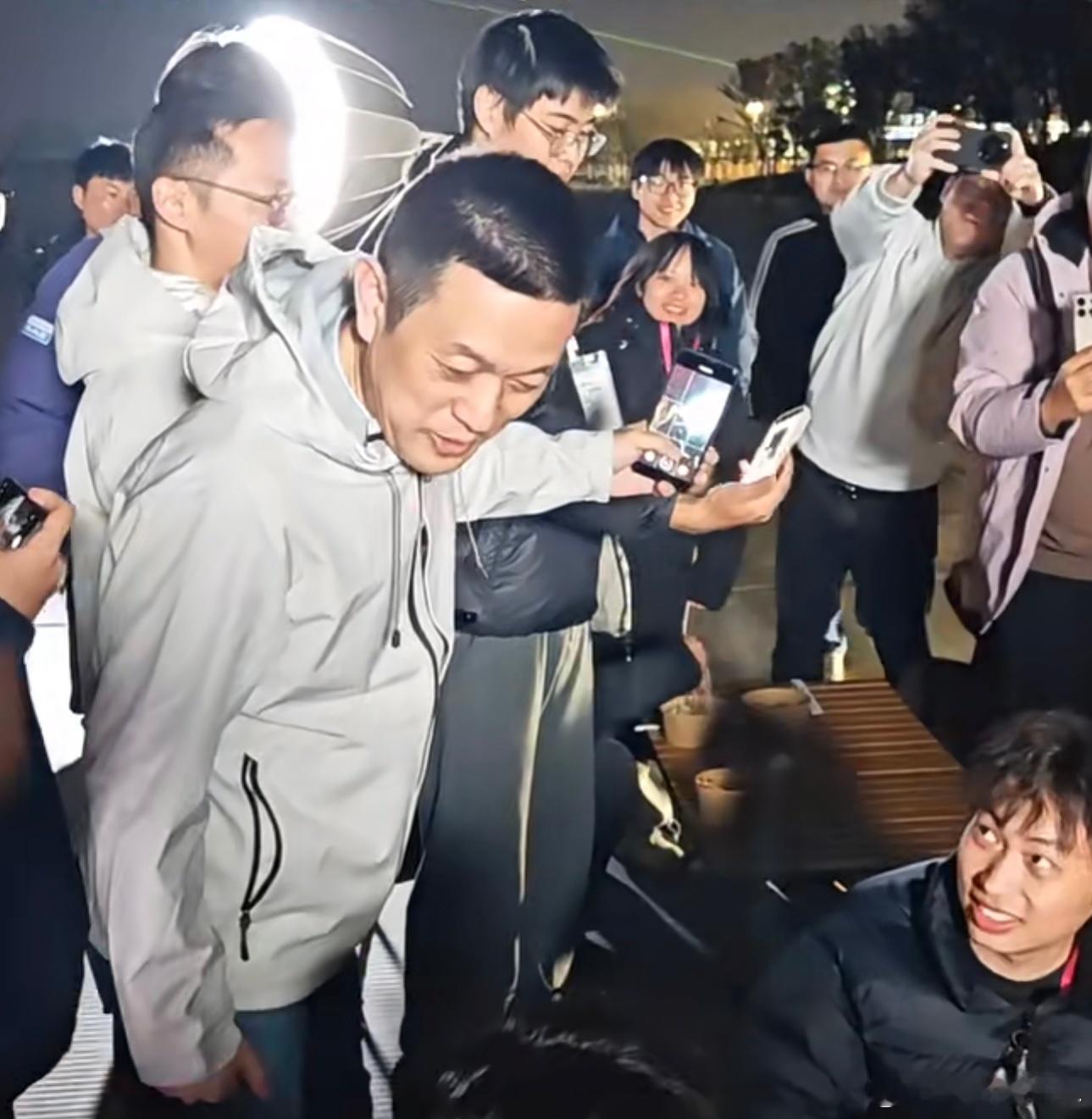 又是一年中国大学生电动方程式赛季，这件事李斌李斌从发起至今坚持了16年，在