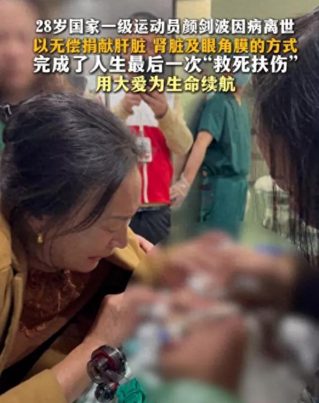 谁也想不到,一身肌肉的摔跤冠军,会被脑出血击倒。28岁的颜剑波,曾是赛场上拼到骨
