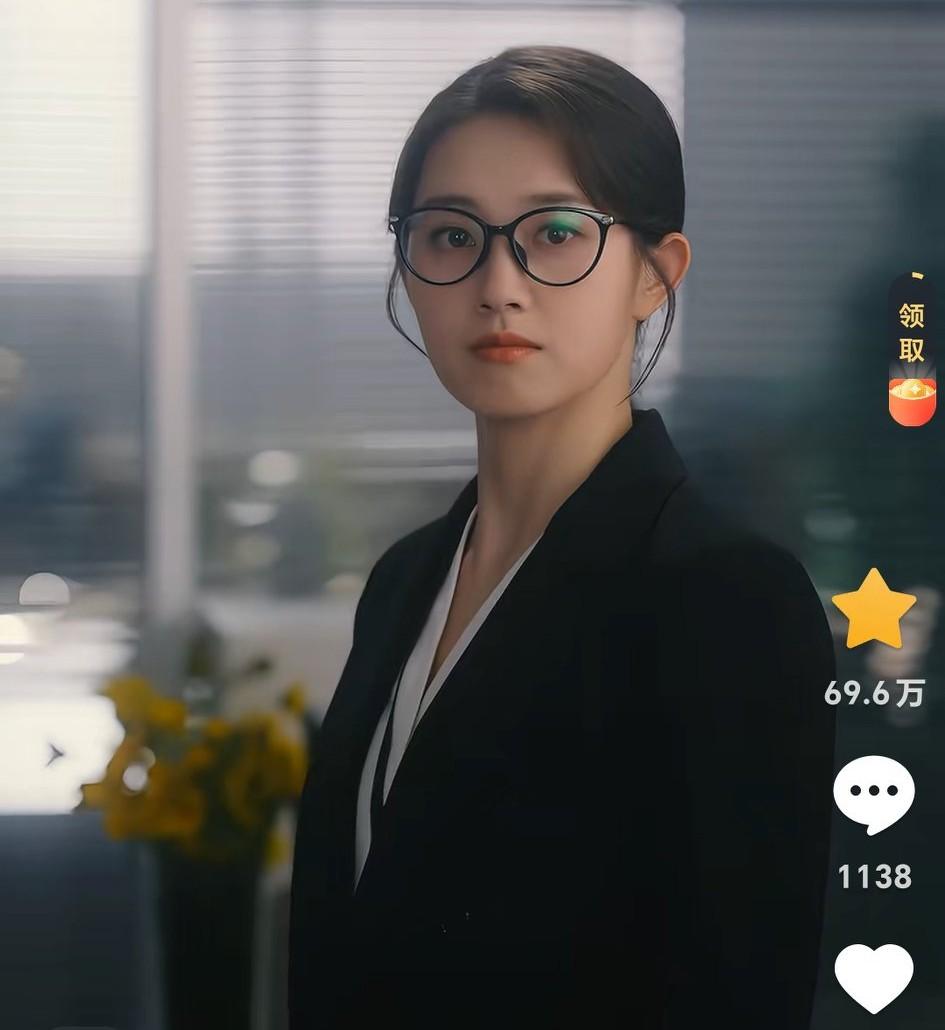 郭宇欣新剧上架，24小时热度317万，即使张翅的大流量加持，也不尽人意。其实这跟