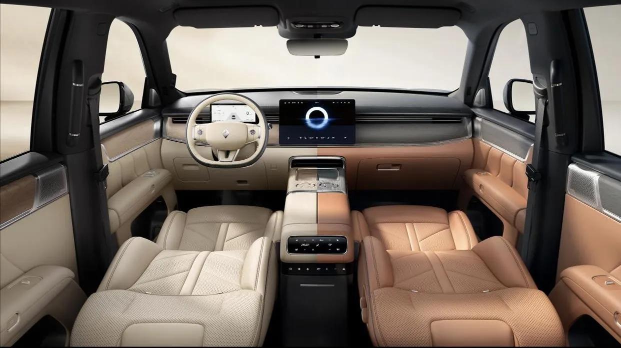 伤害性不大，侮辱性极强！当大家都以为大六座新能源SUV市场，被理想L8、问界M7