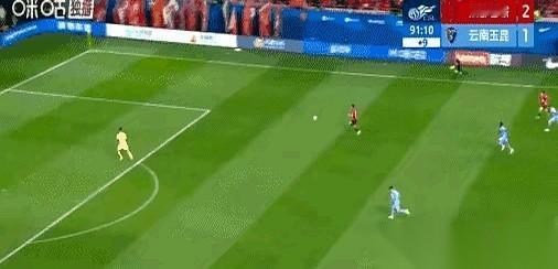 王子铭那个球，真是把人看麻了。单刀，绝对的单刀。对面禁区里，就剩下一个豁出去的
