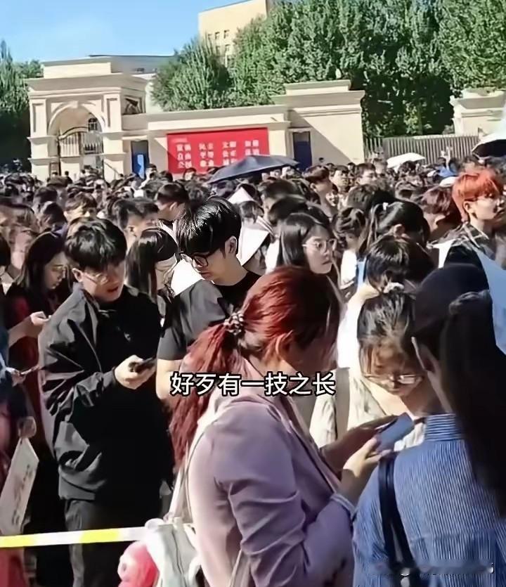 当大家都把“搞钱”当成了信仰，我们究竟弄丢了什么？现在这社会，好多人活得越来