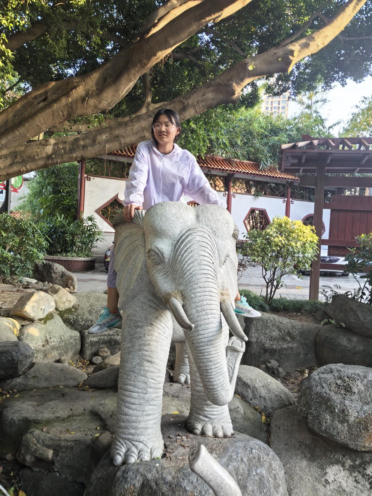 工资决定人的外表：1.月薪2000——只刷牙，出门2.月薪2500——刷