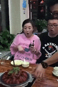 看这俩人吃饭，感觉他们好幸福啊