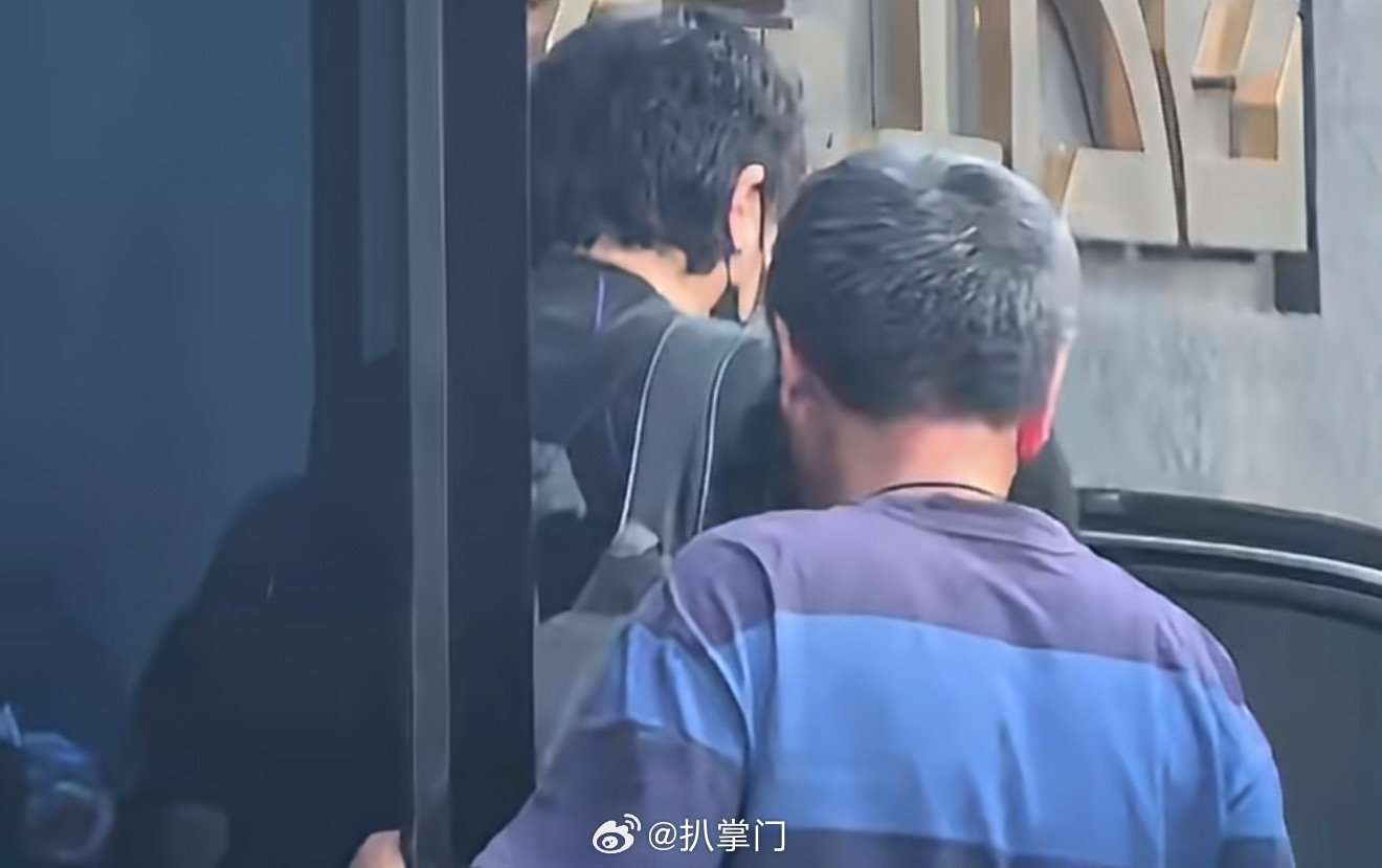 肖战又去练舞了肖战又在明示了哈哈哈哈就是说控制不住的嘴角上扬啊！！！肖战又在明