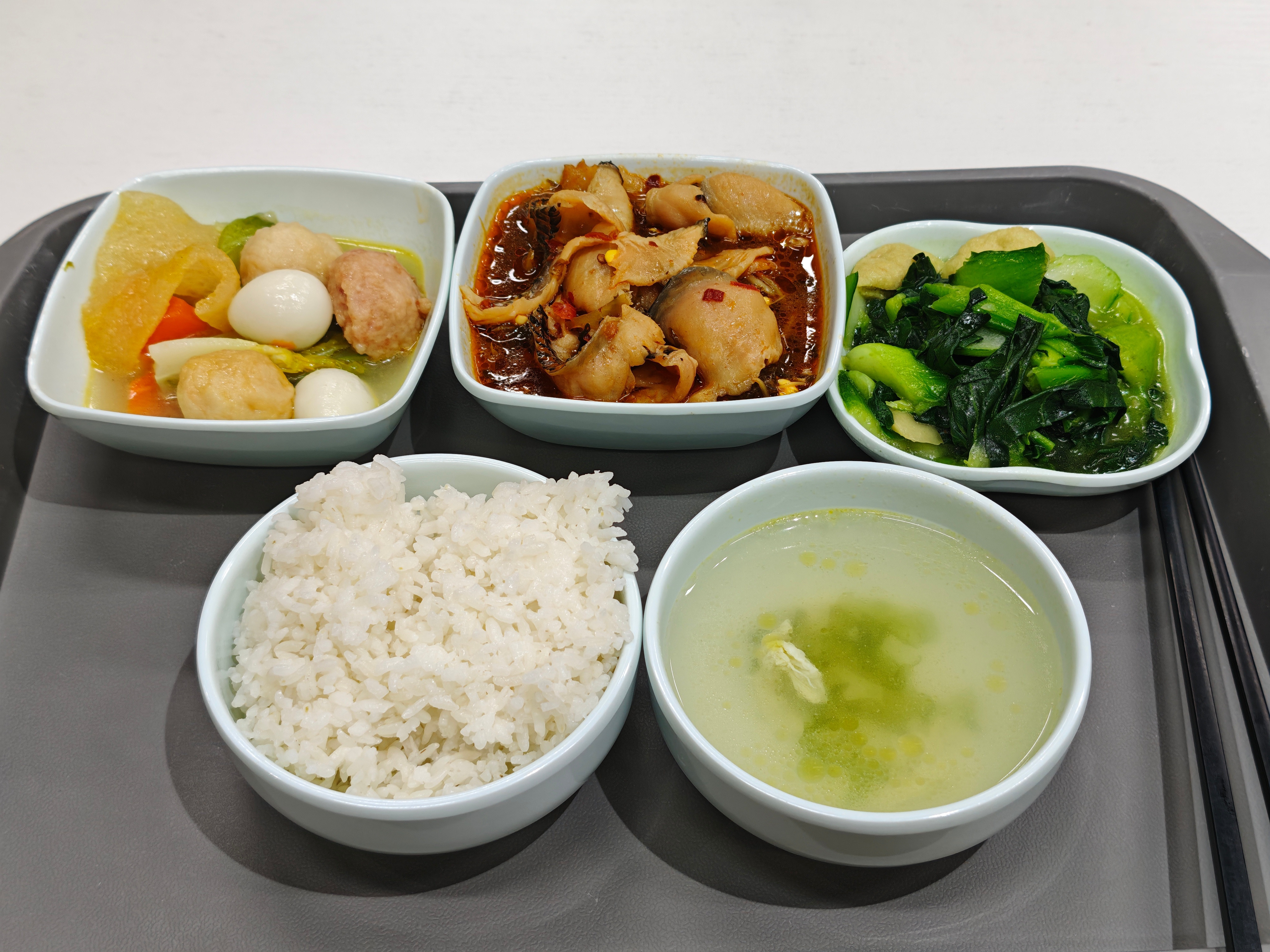 今天食堂人好少，味道一般，但是至少不会吃了拉肚子