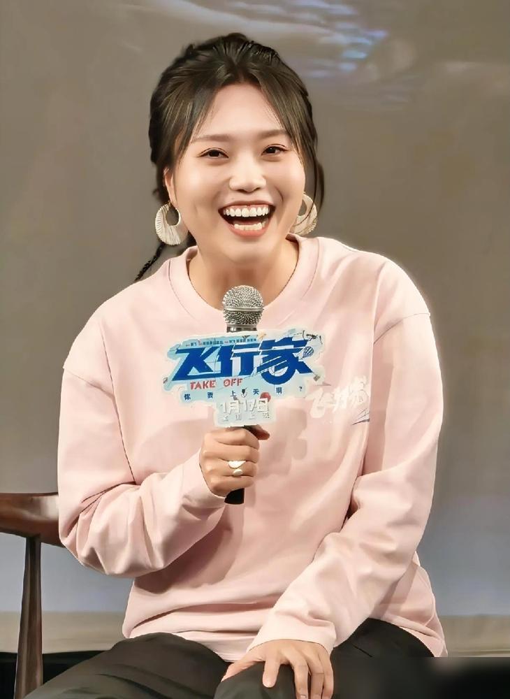 北大才女李雪琴，年入三千万，却成了全家的提款机。你以为她功成名就就自由了？