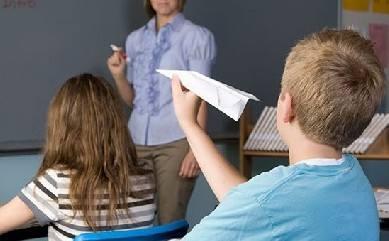 四个小妙招一下就可以解决孩子上课好动, 爱说话