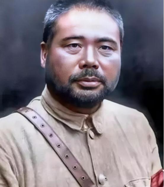 1948年，冯玉祥开始人生最后一次倒戈，坐船回国，船上失火，冯玉祥马上丢下老婆孩