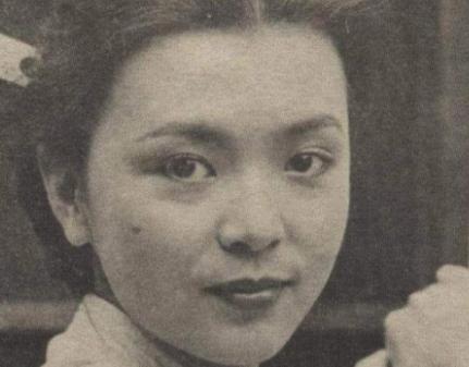 1935年，一妓女恳求37岁张伯驹：“带我走吧！我还是清白之身！”张伯驹递给老鸨