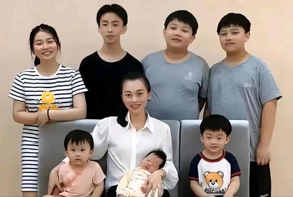 2006年，一个打工妹嫁给北大的高材生后，就给丈夫使劲生孩子，连续要了7个孩子，
