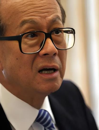 中国不挽留，美国不收留，被夹在中间的李嘉诚，终于玩不转了！大公报四次三番喊话，被