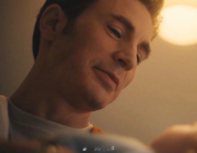 罗素兄弟提示大家在克里斯·埃文斯在《复仇者联盟：毁灭日》中回归饰演的史蒂夫·罗杰