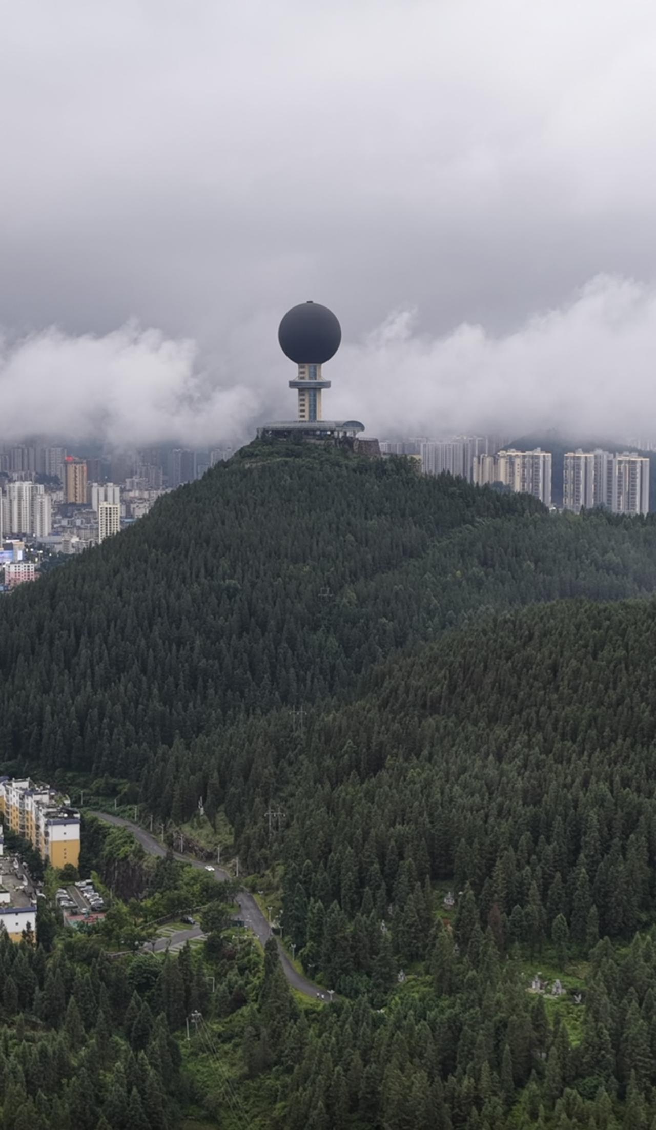 这就是全国最短命的人造月亮，亮了100天，如今却已成了个摆设，它就是位于贵州当年