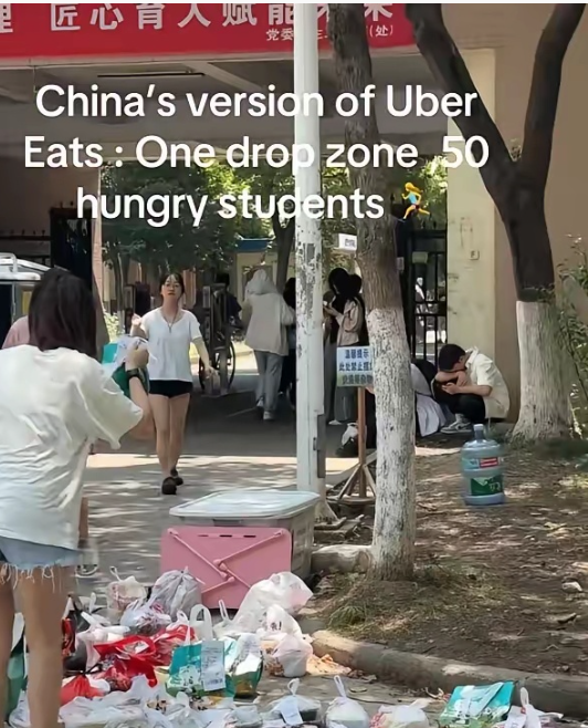 中国学生取外卖，寻常操作惊老外。​​​